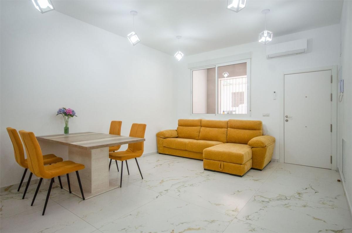 Venta de piso en Piso en Calle del Capità Baltasar Tristany, Reina Victoria-Miguel Hernández, Elche / Elx, Elche / Elx
photo 4