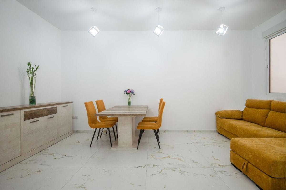 Venta de piso en Piso en Calle del Capità Baltasar Tristany, Reina Victoria-Miguel Hernández, Elche / Elx, Elche / Elx
photo 5