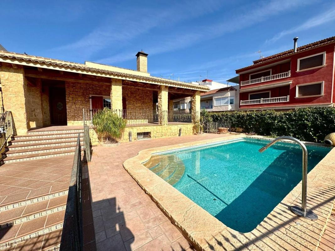 Properties for sale and rent in Spain photo 2