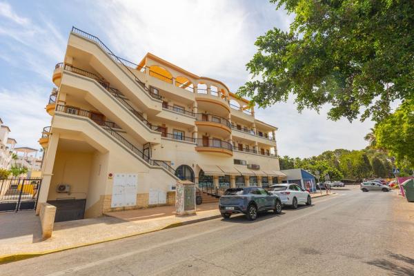 Sale of flat in Piso en Avenida de las Brisas, Villamartín, Orihuela, Orihuela
thumbnail 2