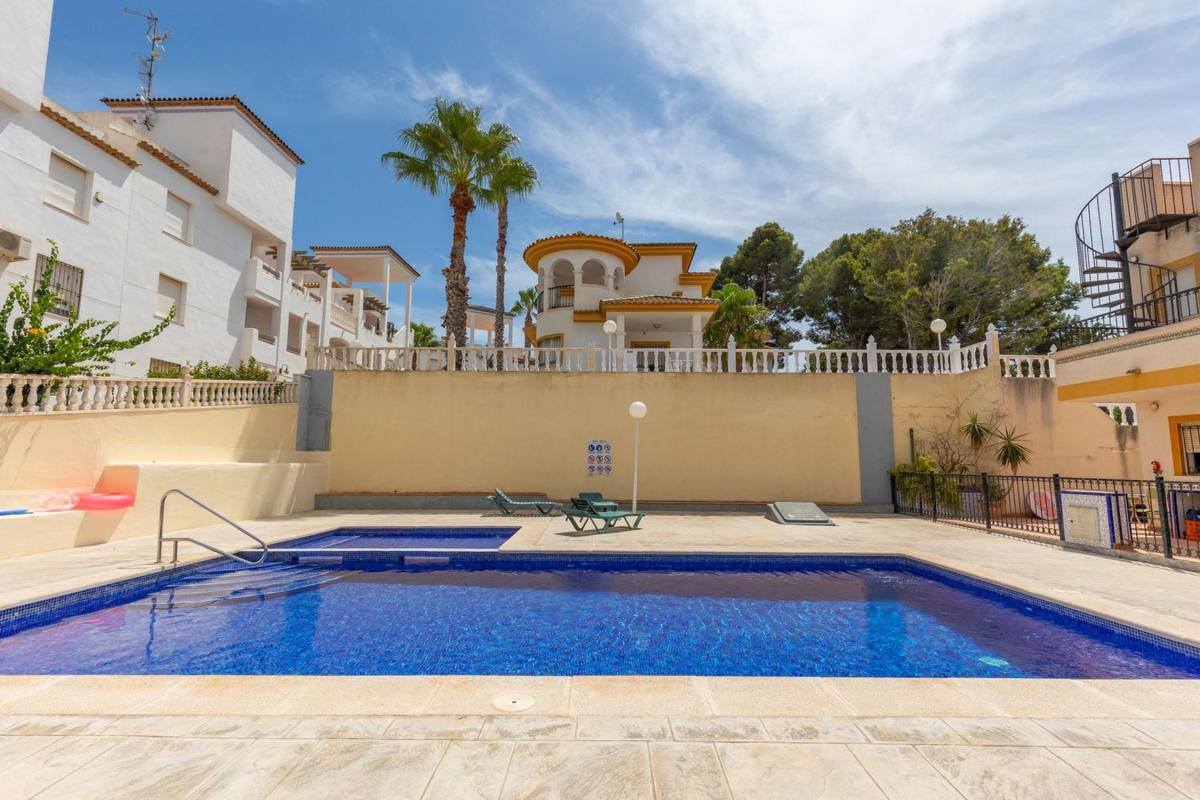 Sale of apartment in Piso en Avenida de las Brisas, Villamartín, Orihuela, Orihuela
 photo 4