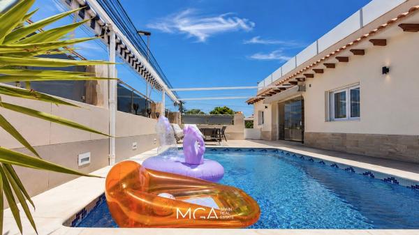 Casa o chalet independiente en Urbanización Lago Jardín-2 M-3, Los Balcones - Los Altos del Edén, Torrevieja thumbnail 3