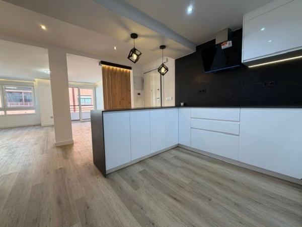 Sale of flat in Piso en Calle Churruca, 30, Ensanche-Diputación, Alicante / Alacant, Alicante
thumbnail 3