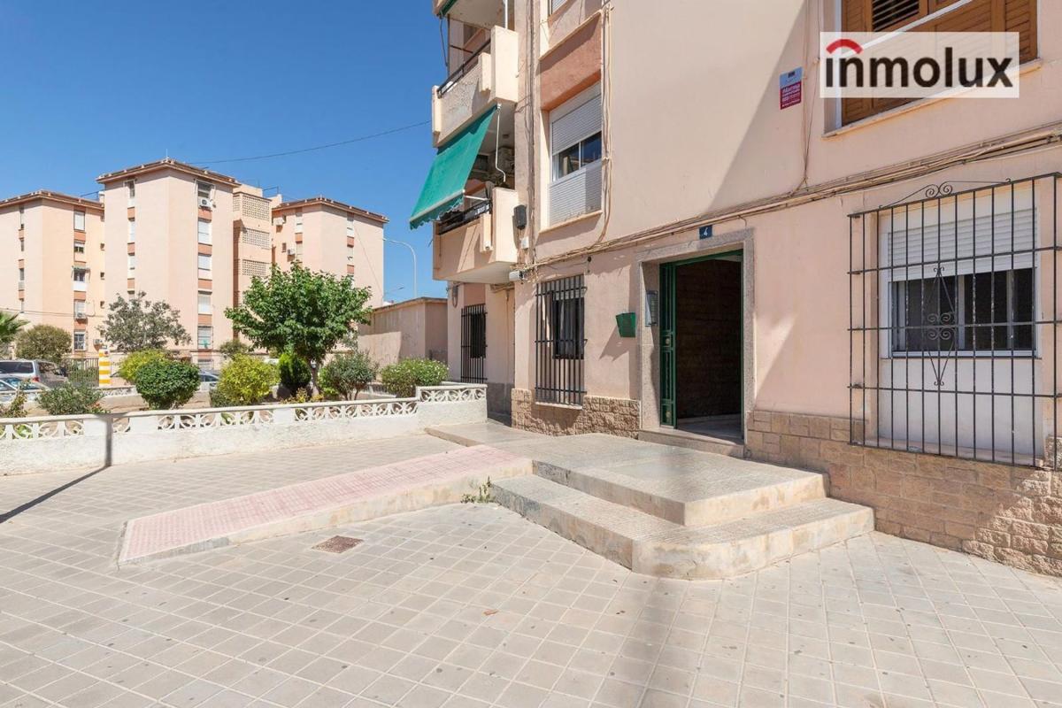 Продажа квартиры на Piso en Calle Farmacéutico Agatángelo Soler, Virgen del Remedio - Parque lo Morant, Alicante / Alacant, Аликанте / Алакант
photo 1
