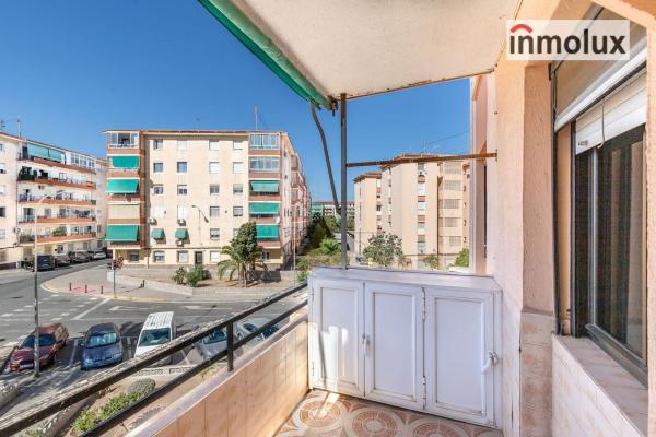 Продажа квартиры на Piso en Calle Farmacéutico Agatángelo Soler, Virgen del Remedio - Parque lo Morant, Alicante / Alacant, Аликанте / Алакант
 photo 2