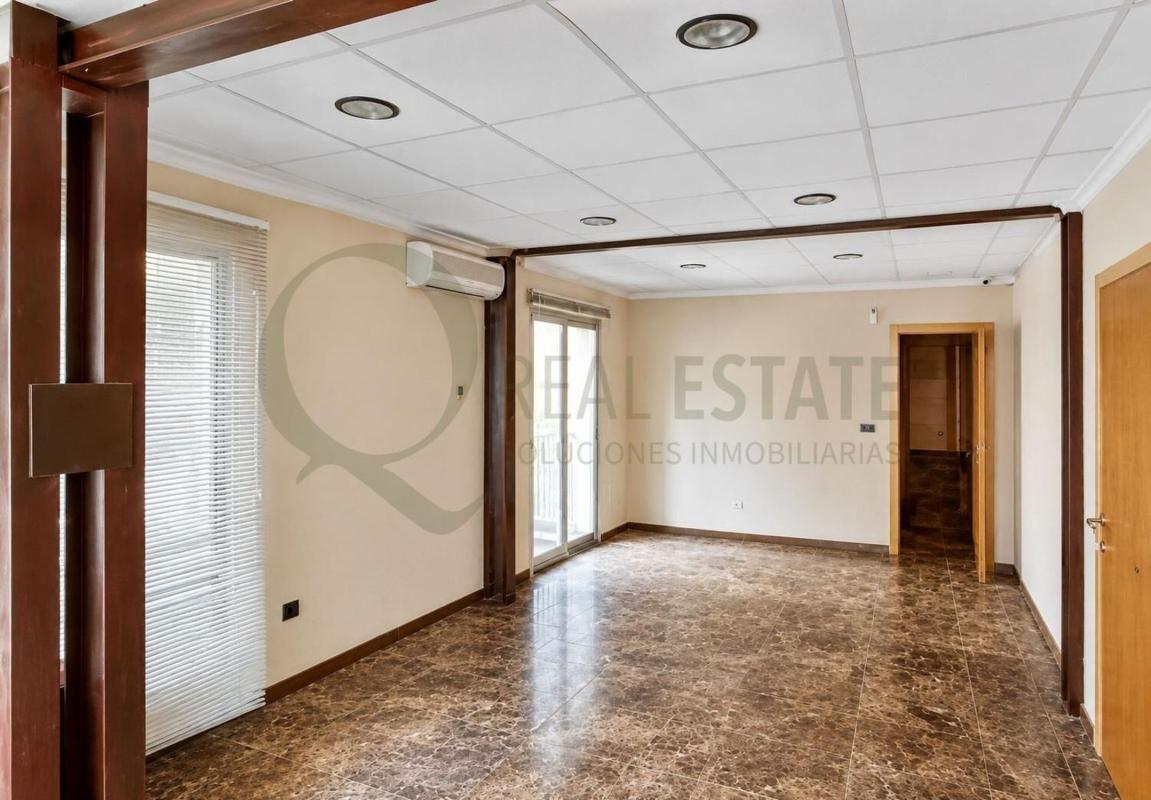 Venta de piso en Piso en Calle Valdés, Centro Tradicional, Alicante / Alacant, Alicante / Alacant
 photo 2
