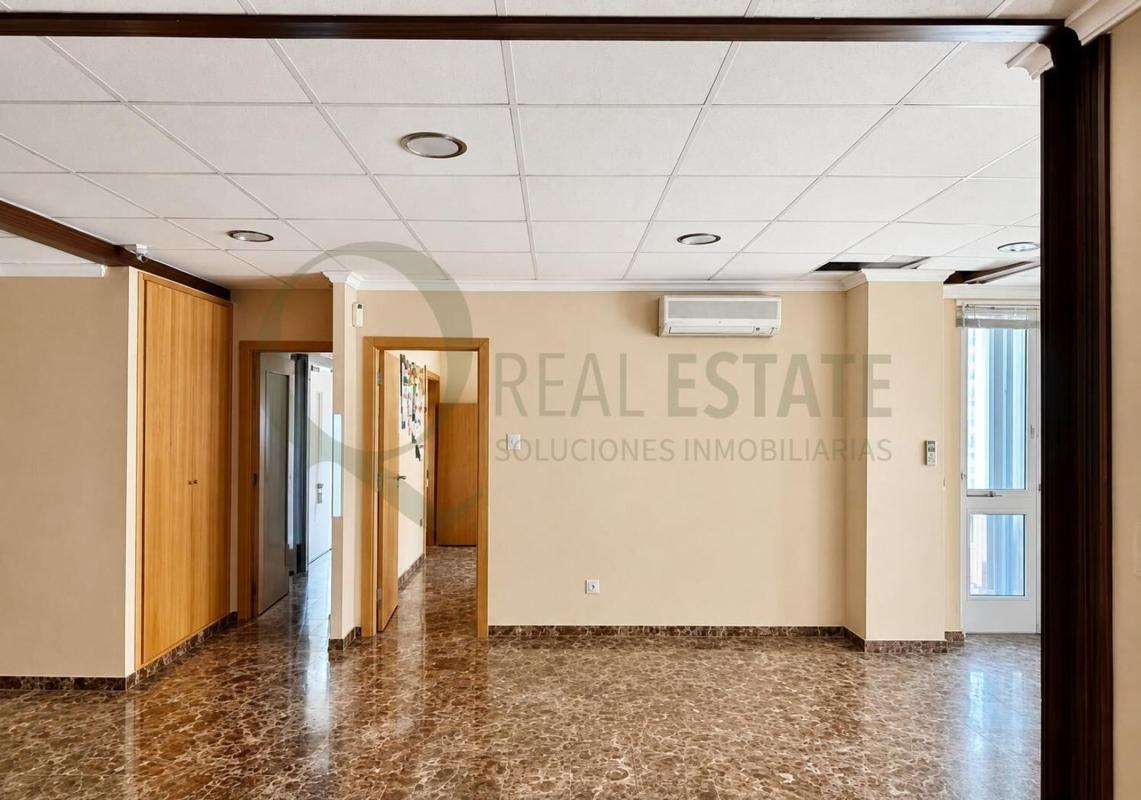 Venta de piso en Piso en Calle Valdés, Centro Tradicional, Alicante / Alacant, Alicante / Alacant
 photo 3