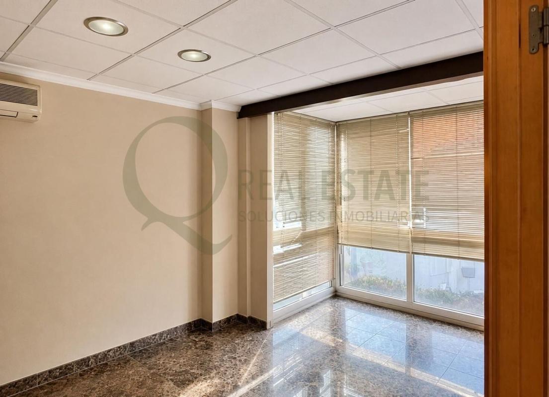 Venta de piso en Piso en Calle Valdés, Centro Tradicional, Alicante / Alacant, Alicante / Alacant
 photo 5