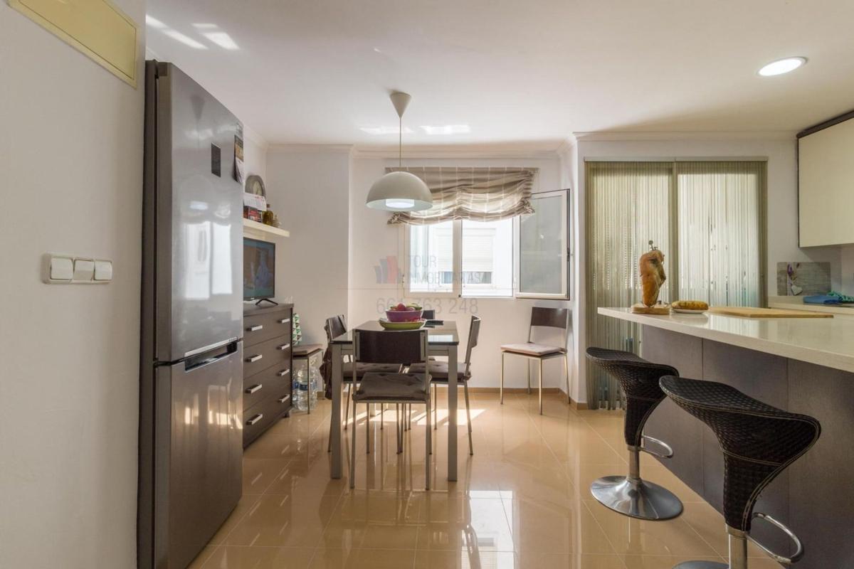 Venta de piso en Piso en Calle de Gongora, 28, Carolinas Altas, Alicante / Alacant, Alicante / Alacant
 photo 3