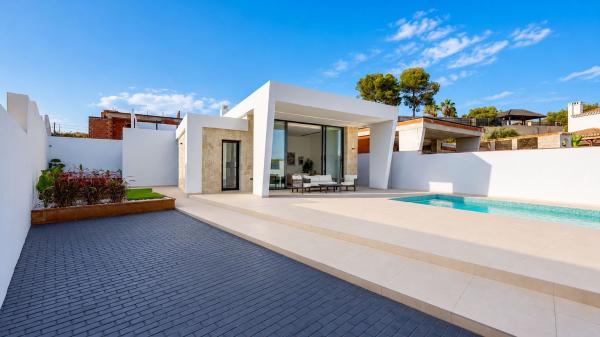 Casa o chalet independiente en Calle Covadonga, Los Balcones - Los Altos del Edén, Torrevieja photo 1