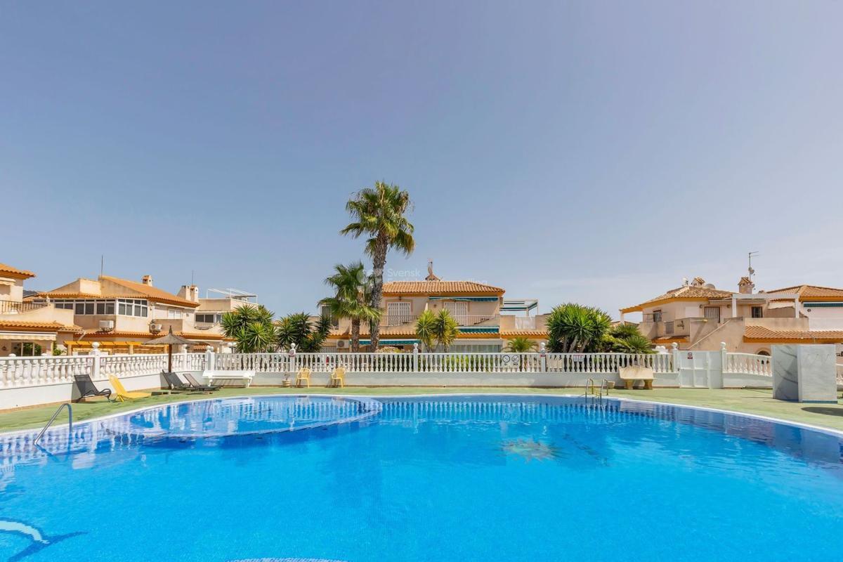 Venta de piso en Piso en Calle Niágara, 34, Playa Flamenca, Orihuela, Orihuela
photo 1