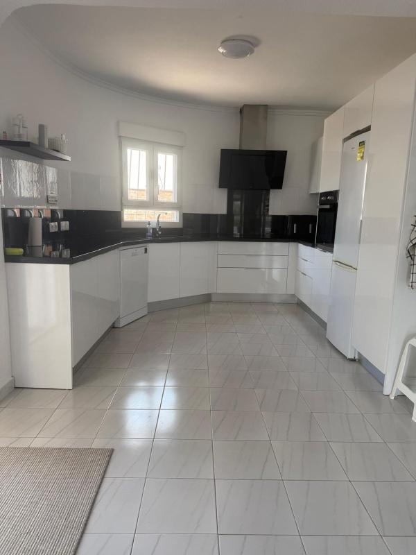 Properties for sale and rent in Spain photo 2