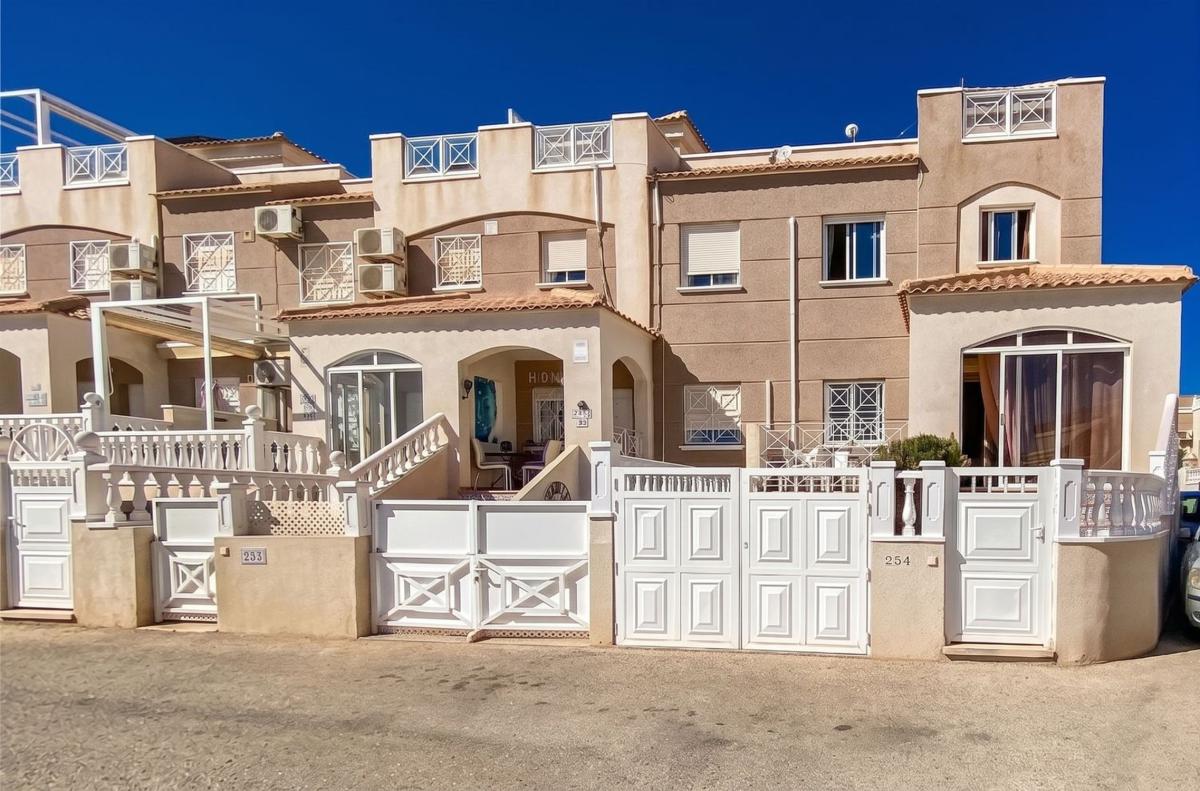 Venta de chalet independiente en Casa o chalet en Aguas Nuevas, Torrevieja, Torrevieja
photo 2