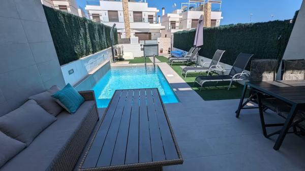 Chalet adosado en Calle Bidasoa, 13, Villamartín, Orihuela photo 3