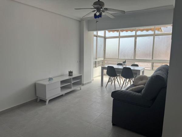 Venta de piso en Piso en Calle Benichembla, Juan XXIII, Alicante / Alacant, Alicante / Alacant
thumbnail 2