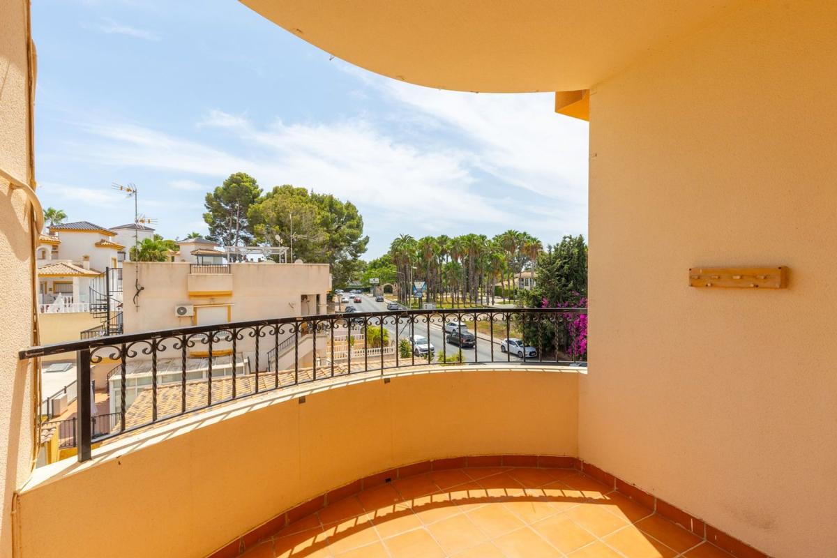 Продажа квартиры на Piso en Villamartín, Orihuela, Ориуэла
photo 1