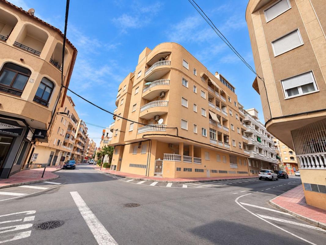 Продажа квартиры на Piso en Vicente Blasco Ibañez, 117, Las Piscinas Naturales, Torrevieja, Торревьеха
photo 1