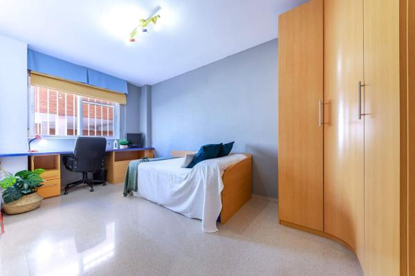 Venta de piso en Piso en Calle Els Poblets, 10, Garbinet - Parque de las Avenidas, Alicante / Alacant, Alicante / Alacant
 photo 4