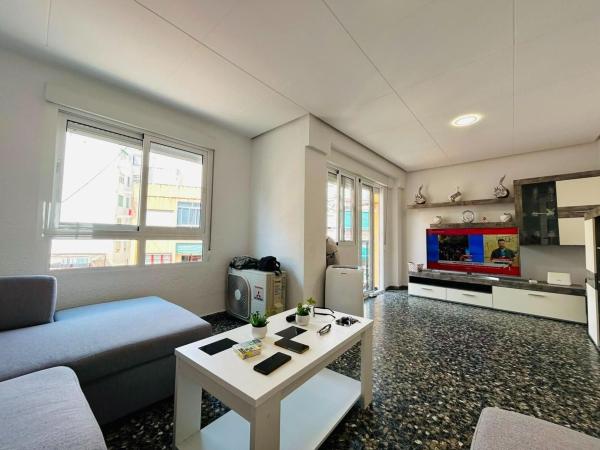 Piso en venta en  Piso en Carolinas Bajas, Alicante / Alacant, Alicante / Alacant photo 2