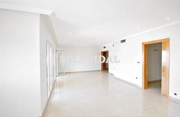 Venta de piso en Piso en Calle Gabriel Miro, Puerto Deportivo, Torrevieja, Torrevieja
 photo 2