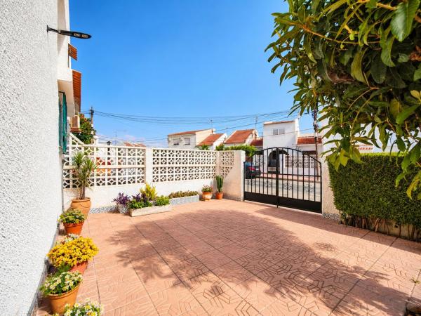 Chalet pareado en Nueva Torrevieja, Torrevieja thumbnail 3
