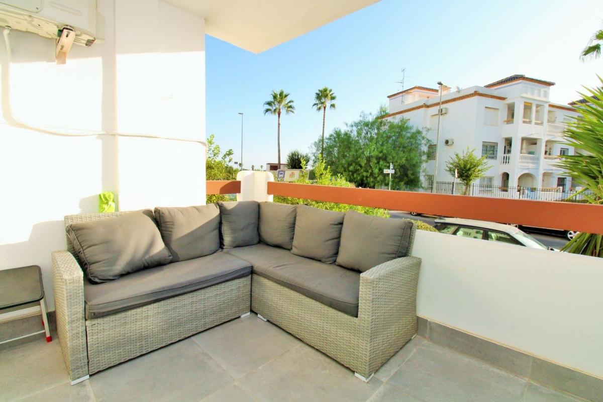 Sale of apartment in Piso en Villamartín, Orihuela, Orihuela
photo 2