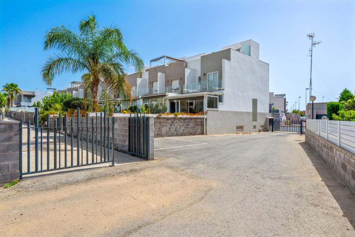 Venta de chalet independiente en Casa o chalet en Parque Acuático - Sector 25, Torrevieja, Torrevieja
photo 1