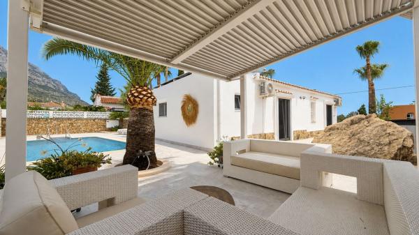 Частный шале на продаже в Casa o chalet en El Montgó, Denia, Дения thumbnail 2