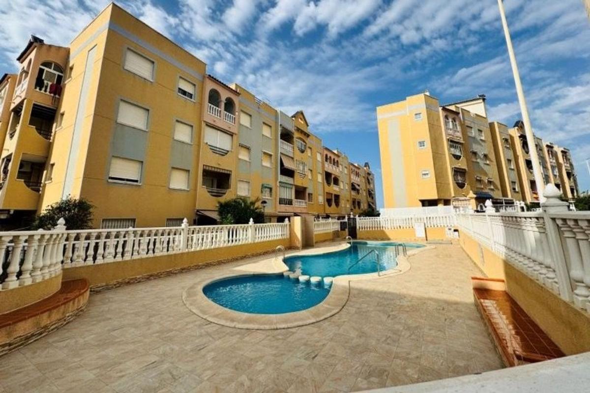 Venta de piso en Piso en Gaspar Perrelló, Torrevieja, Torrevieja
photo 2