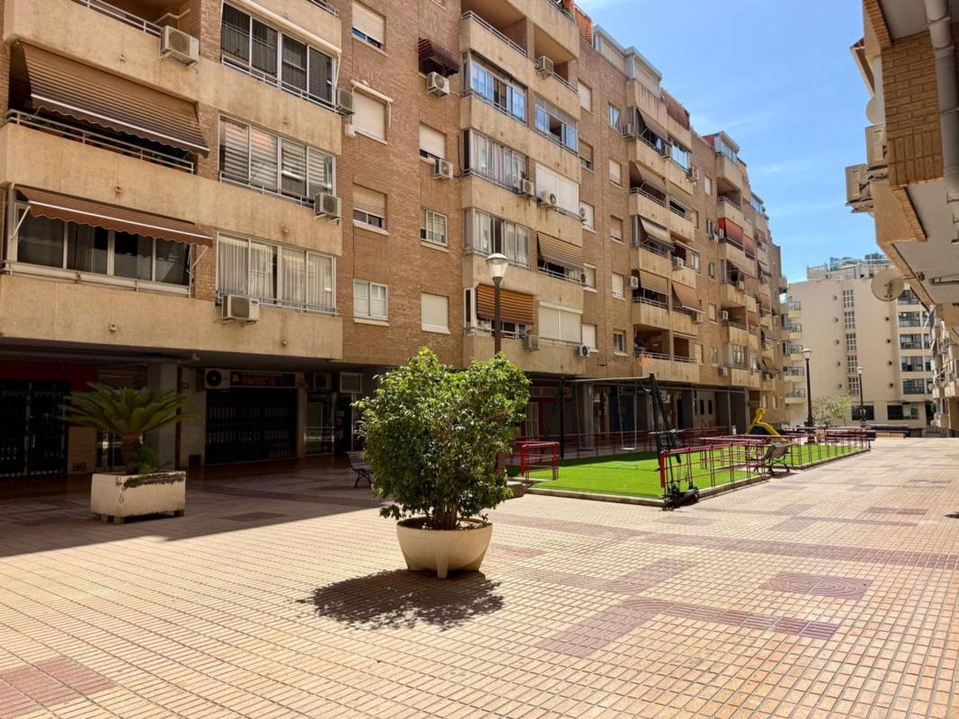Venta de piso en Piso en Glorieta del Carrascos, Centro Urbano, Benidorm, Benidorm
photo 2