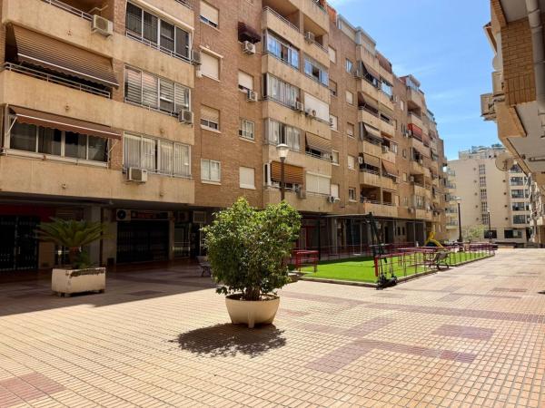 Sprzedaż mieszkania w Piso en Glorieta del Carrascos, Centro Urbano, Benidorm, Benidorm
thumbnail 2