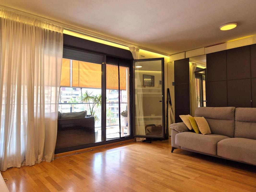 Продажа квартиры на Piso en Calle Pascual Ruiz Galiano, Paus, Alicante / Alacant, Аликанте / Алакант
photo 1