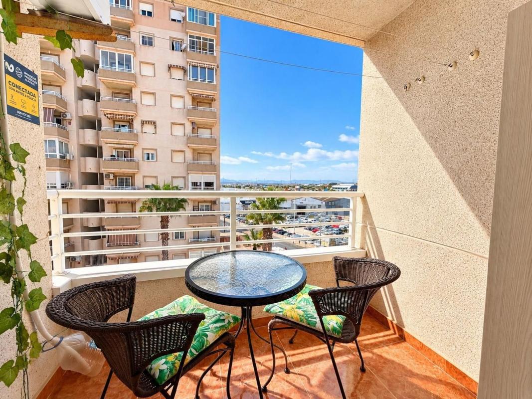 Продажа квартиры на Piso en Calle Joven Pura, Nueva Torrevieja, Torrevieja, Торревьеха
photo 1
