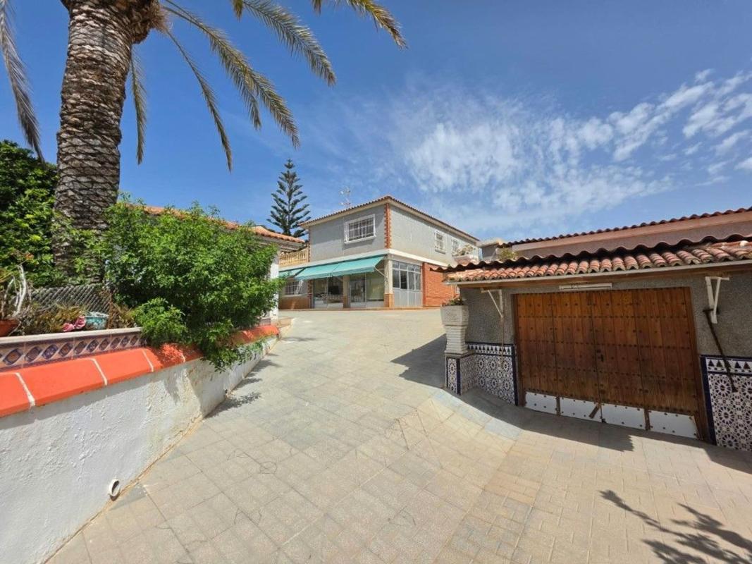 Properties for sale and rent in Spain photo 3