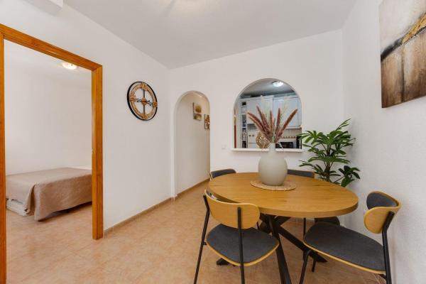 Sale of flat in Piso en Calle los Gases, Avenida Habaneras - Curva de Palangre, Torrevieja, Torrevieja
thumbnail 2