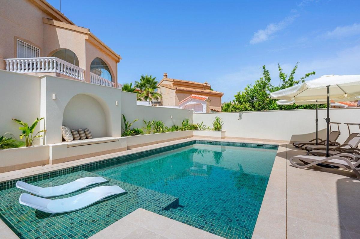 Properties for sale and rent in Spain photo 5
