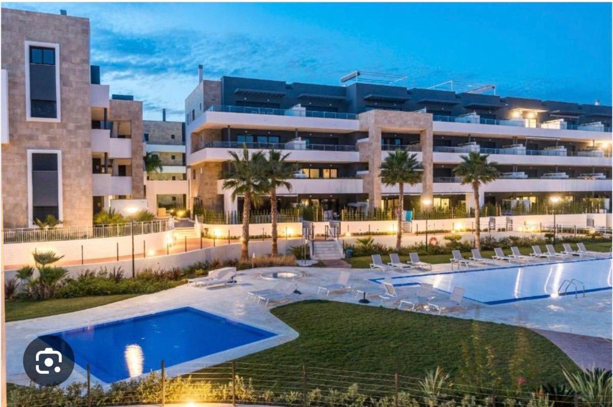 Sprzedaż mieszkania w Piso en Calle Pablo Picasso, 1, Playa Flamenca, Orihuela, Orihuela
photo 1