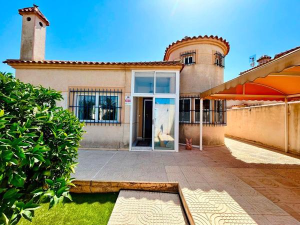 Chalet independiente en venta en Casa o chalet en La Siesta - El Salado - Torreta, Torrevieja, Torrevieja
photo 1
