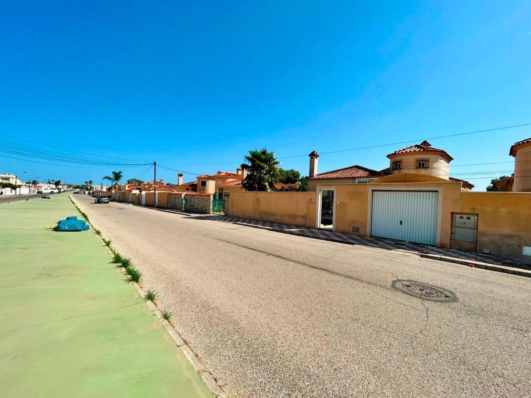 Venta de chalet independiente en Casa o chalet en La Siesta - El Salado - Torreta, Torrevieja, Torrevieja
photo 5