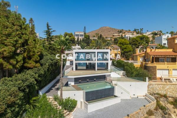Chalet independiente en venta en Casa o chalet en Avenida d'Amèrica, Pueblo Español - Coveta Fumá, El Campello, El Campello
thumbnail 3