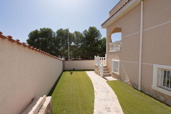 Casa o chalet independiente en Calle Velazquez, Formentera del Segura thumbnail 2