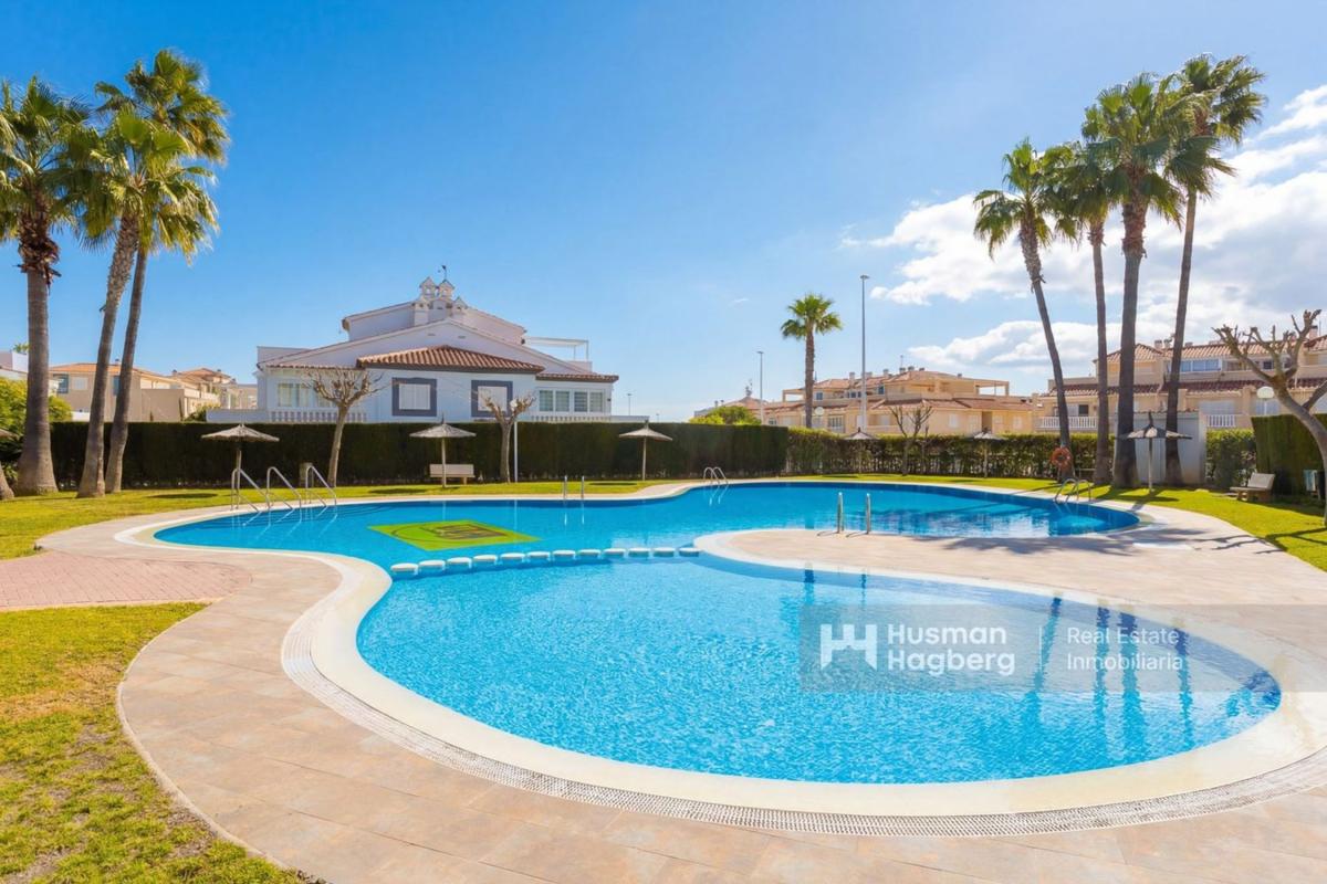 Sale of apartment in Piso en Calle Pino Piñonero, Zeniamar, Orihuela, Orihuela
photo 1