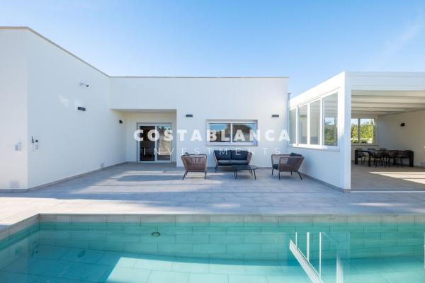 Частный шале на продаже в  Casa o chalet en Calle Albatros, L'Albir, Alfaz del Pi, Алфаз дель Пи photo 3