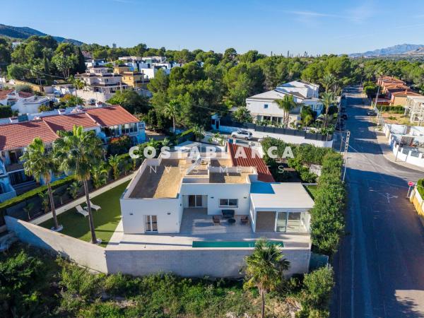 Частный шале на продаже в  Casa o chalet en Calle Albatros, L'Albir, Alfaz del Pi, Алфаз дель Пи photo 4
