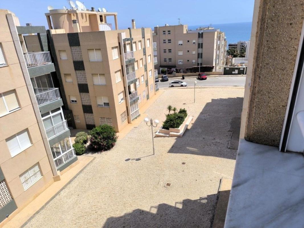 Venta de piso en Piso en Calle Gerona, Cabo Cervera, Torrevieja, Torrevieja
photo 3