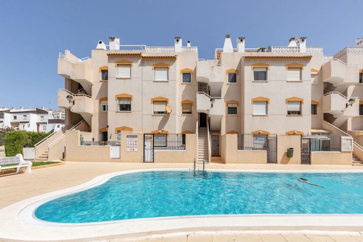 Venta de piso en Piso en Avenida de las Olas, 1, Punta Prima, Torrevieja, Torrevieja
photo 1