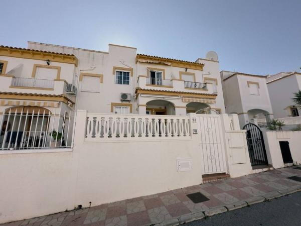Chalet adosado en Avenida D'Escandinàvia, 153, Panorama-Sierramar, Gran Alacant thumbnail 2