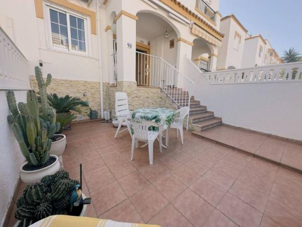 Chalet adosado en Avenida D'Escandinàvia, 153, Panorama-Sierramar, Gran Alacant thumbnail 3