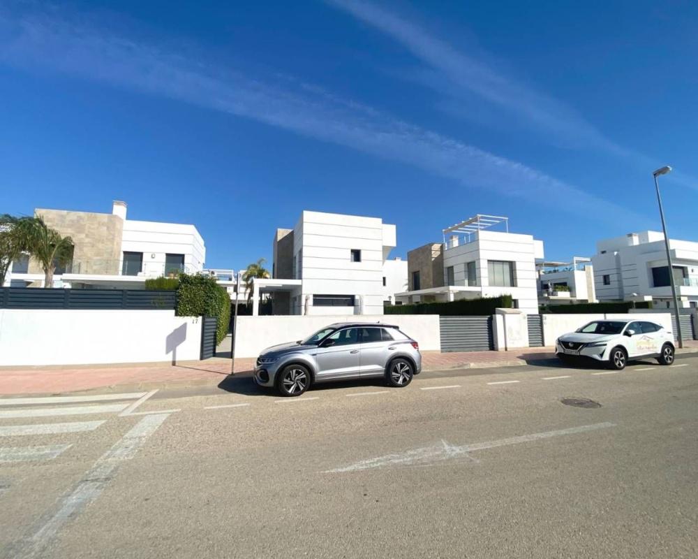 Properties for sale and rent in Spain photo 3