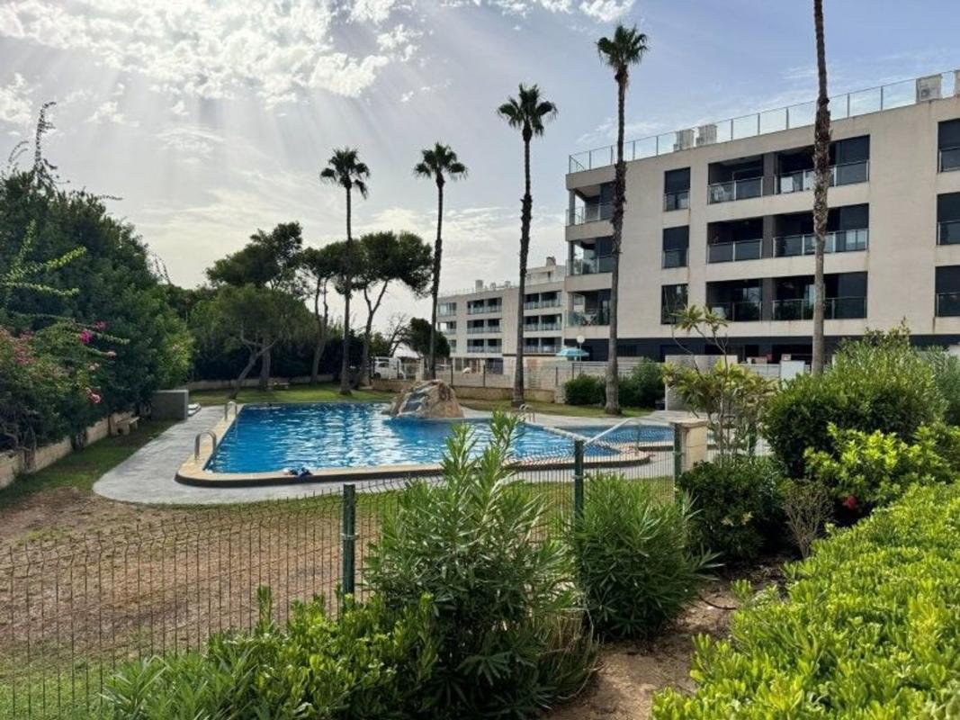Продажа квартиры на Piso en Calle Adriano, Gaspar Perrelló, Torrevieja, Торревьеха
photo 1